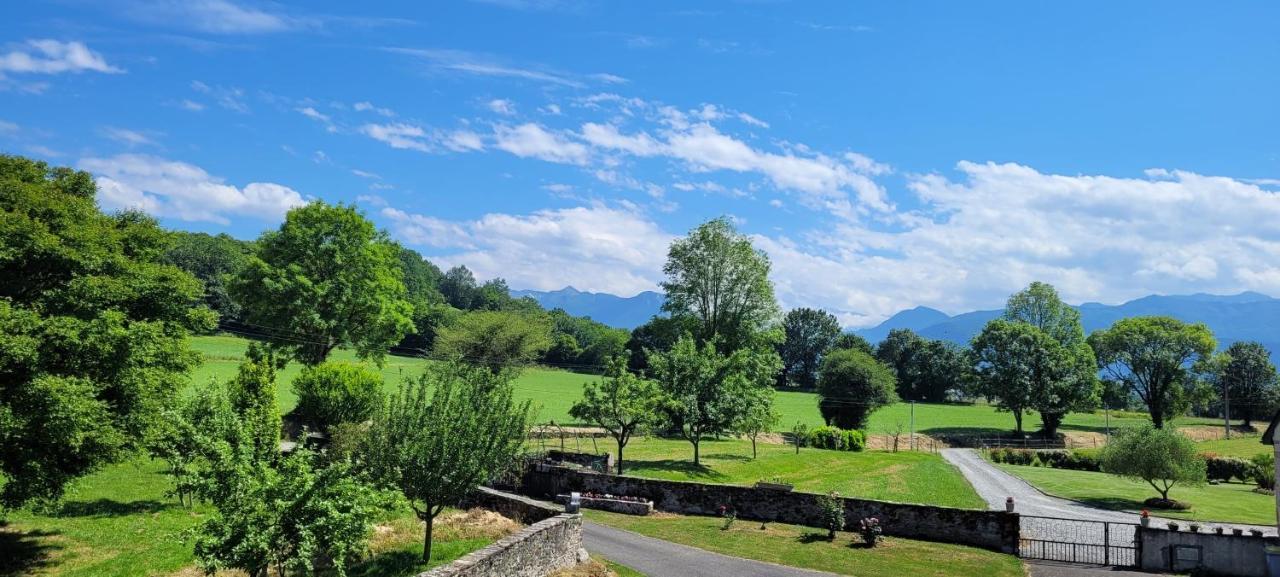 Ferme Peyroutet Bed & Breakfast Asson Exterior photo