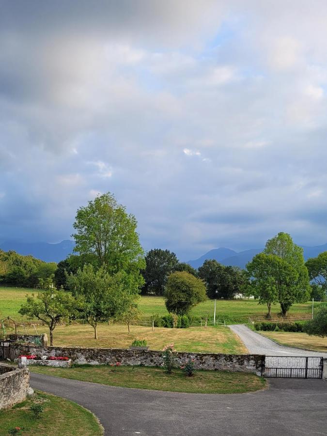 Ferme Peyroutet Bed & Breakfast Asson Exterior photo